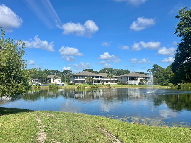 32 Lake Vista Trail 105, Port St. Lucie, FL 34952