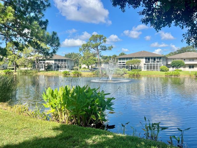 32 Lake Vista Trail 105, Port St. Lucie, FL 34952