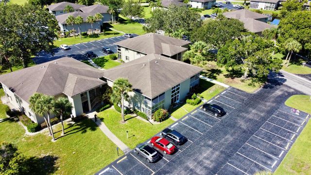 32 Lake Vista Trail 105, Port St. Lucie, FL 34952