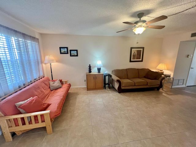 32 Lake Vista Trail 105, Port St. Lucie, FL 34952