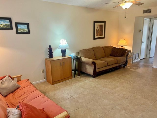32 Lake Vista Trail 105, Port St. Lucie, FL 34952