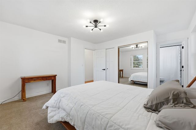 4204 Lloyd Ave SE, Iowa City, IA 52240