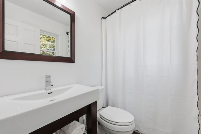 4204 Lloyd Ave SE, Iowa City, IA 52240