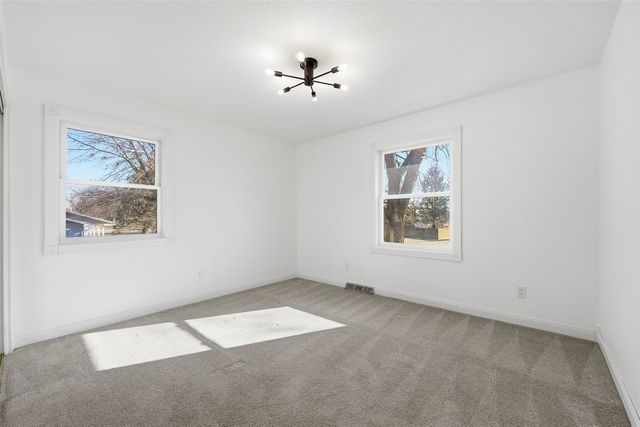 4204 Lloyd Ave SE, Iowa City, IA 52240