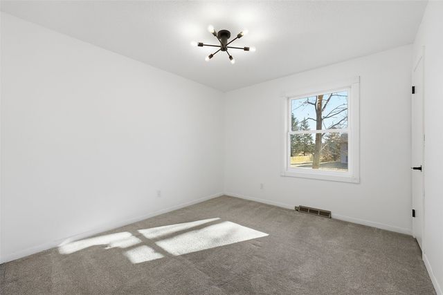 4204 Lloyd Ave SE, Iowa City, IA 52240