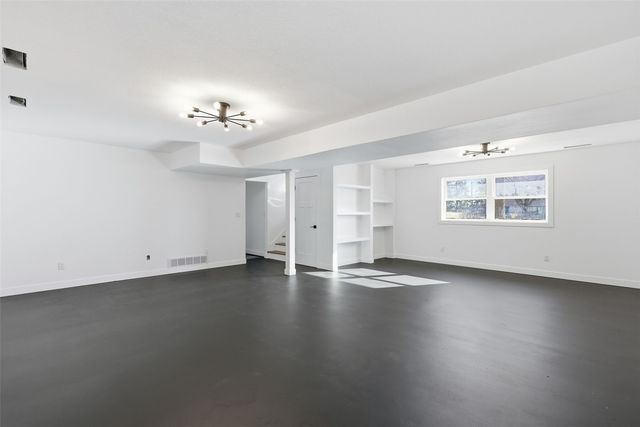 4204 Lloyd Ave SE, Iowa City, IA 52240