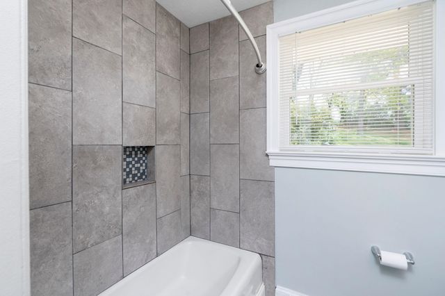 402 MARSHALL ST, Staunton, VA 24401