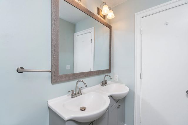 402 MARSHALL ST, Staunton, VA 24401