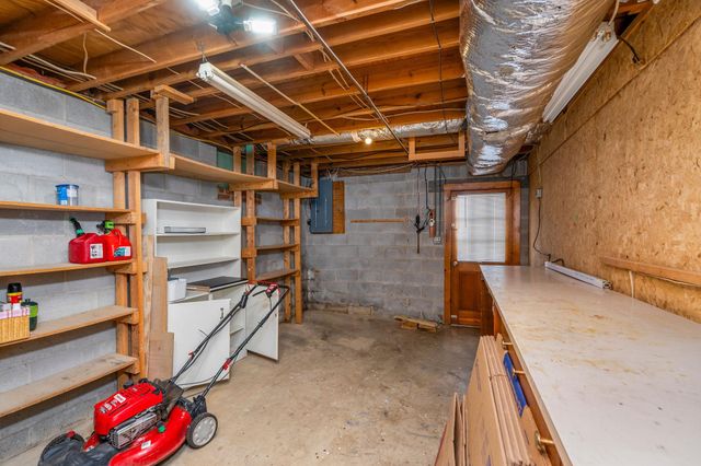402 MARSHALL ST, Staunton, VA 24401