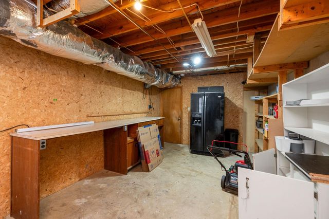 402 MARSHALL ST, Staunton, VA 24401