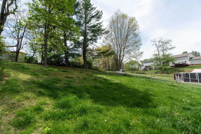 402 MARSHALL ST, Staunton, VA 24401