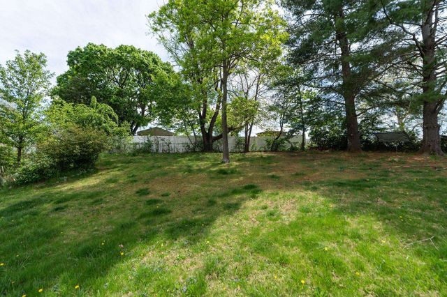 402 MARSHALL ST, Staunton, VA 24401