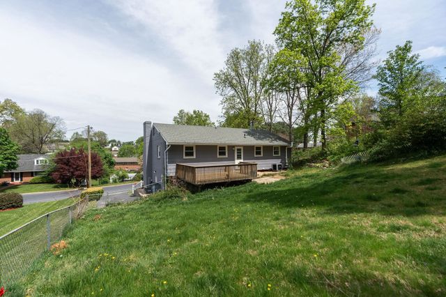 402 MARSHALL ST, Staunton, VA 24401