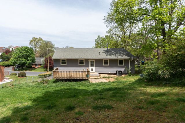 402 MARSHALL ST, Staunton, VA 24401