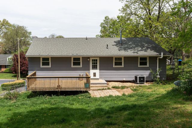 402 MARSHALL ST, Staunton, VA 24401