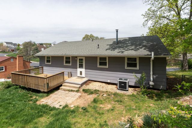 402 MARSHALL ST, Staunton, VA 24401