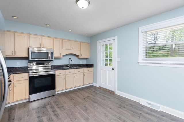 402 MARSHALL ST, Staunton, VA 24401
