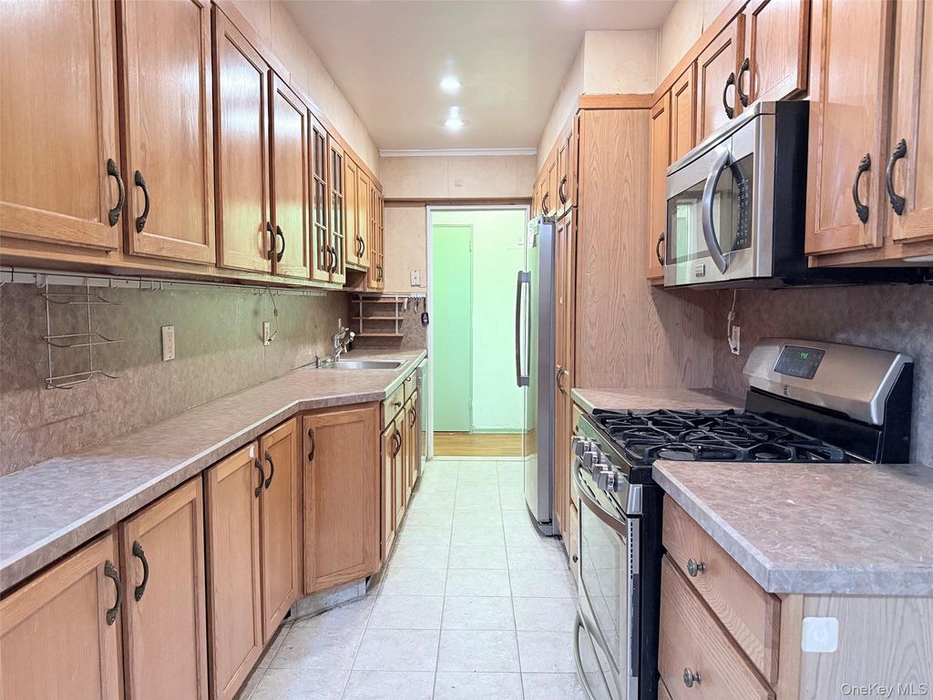 83-30 98 Street 1A, Woodhaven, NY 11421 — photo 3