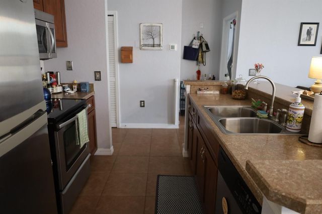 1125 LAKE SHADOW CIRCLE 5211, Maitland, FL 32751