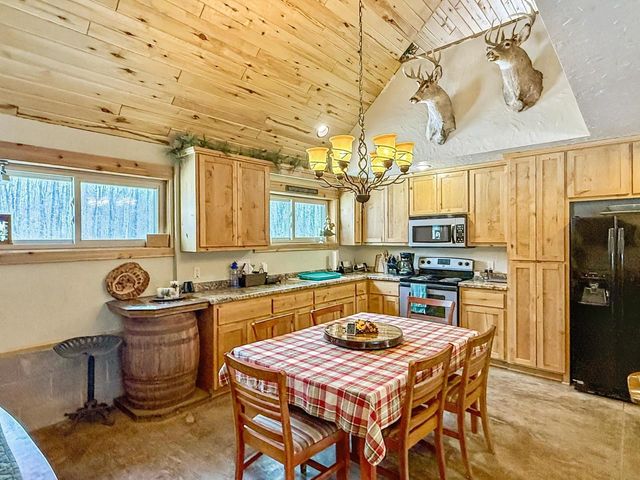 808 W BARKER AVENUE, Merrill, WI 54452