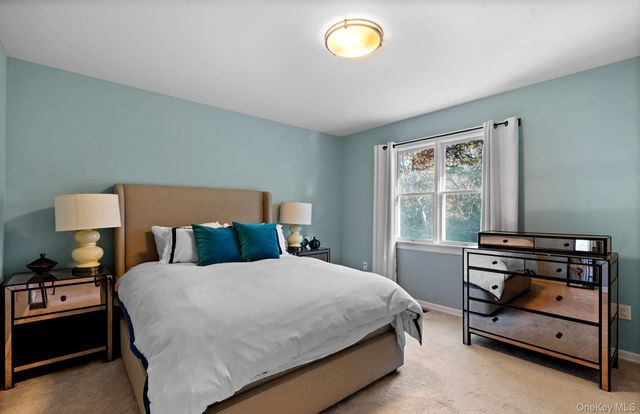 16 Georgica Woods Lane, Wainscott, NY 11975