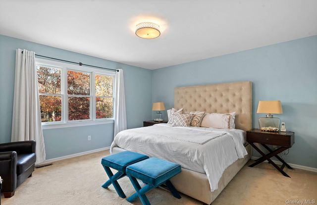 16 Georgica Woods Lane, Wainscott, NY 11975