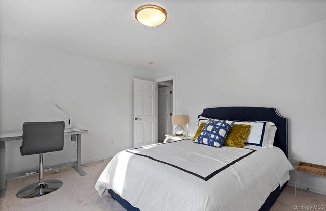 16 Georgica Woods Lane, Wainscott, NY 11975