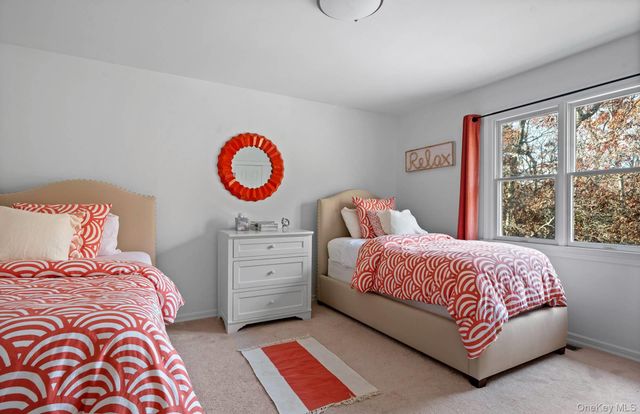 16 Georgica Woods Lane, Wainscott, NY 11975