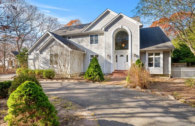 16 Georgica Woods Lane, Wainscott, NY 11975