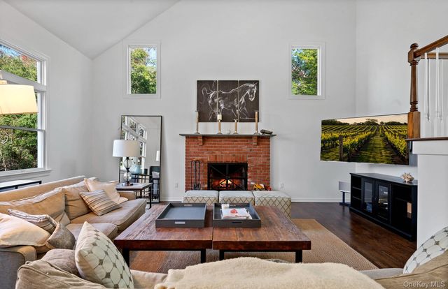 16 Georgica Woods Lane, Wainscott, NY 11975