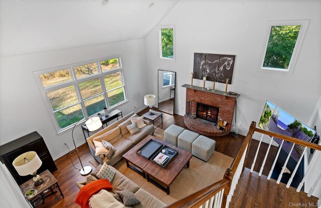 16 Georgica Woods Lane, Wainscott, NY 11975