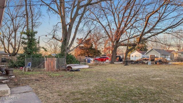 1101 Oak Street, Carthage, MO 64836