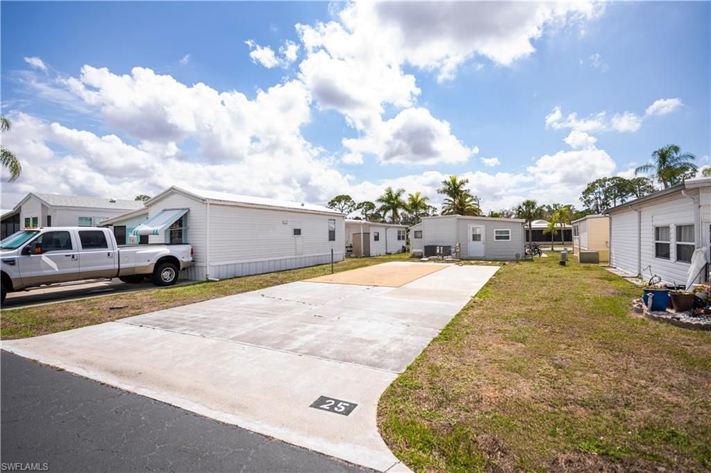 25 La Fonda LN, NORTH FORT MYERS, FL 33903 — exterior
