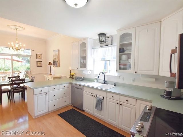 1596 Alsdorf Avenue, Rochester Hills, MI 48309