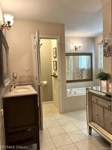 1596 Alsdorf Avenue, Rochester Hills, MI 48309