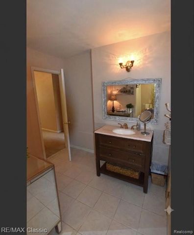 1596 Alsdorf Avenue, Rochester Hills, MI 48309