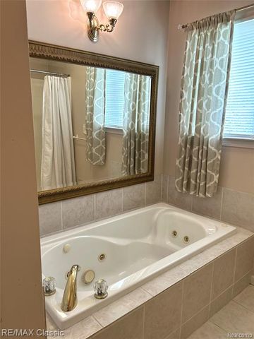 1596 Alsdorf Avenue, Rochester Hills, MI 48309