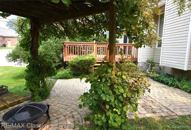 1596 Alsdorf Avenue, Rochester Hills, MI 48309