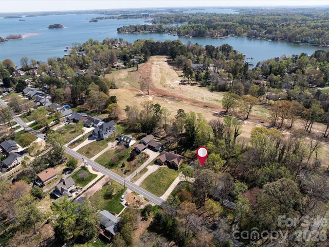 3489 Lake Shore Road S, Denver, NC 28037