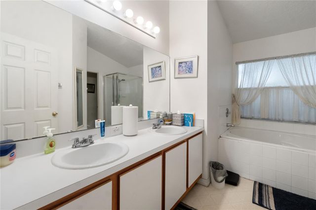 5165 INNESBROOK COURT, Orlando, FL 32808