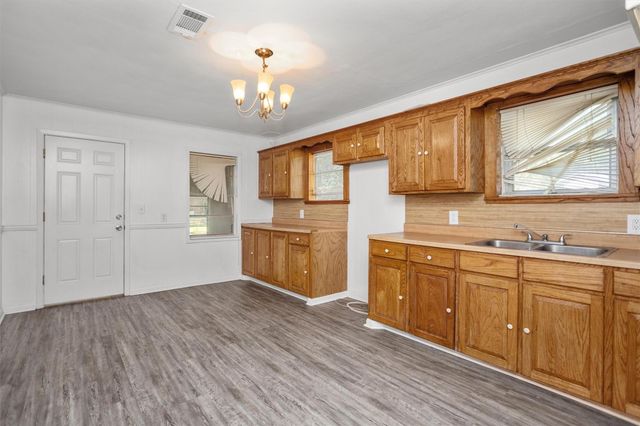 614 E Spruce Street, Huntington, TX 75949