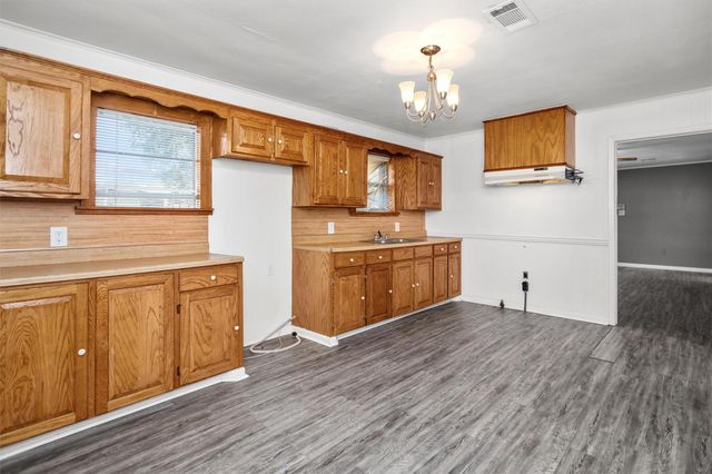 614 E Spruce Street, Huntington, TX 75949