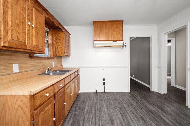 614 E Spruce Street, Huntington, TX 75949