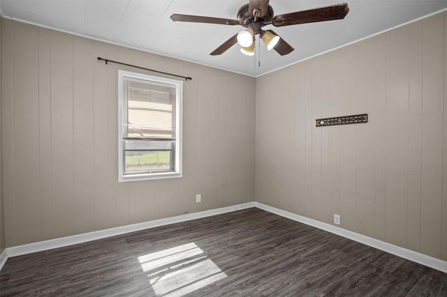 614 E Spruce Street, Huntington, TX 75949