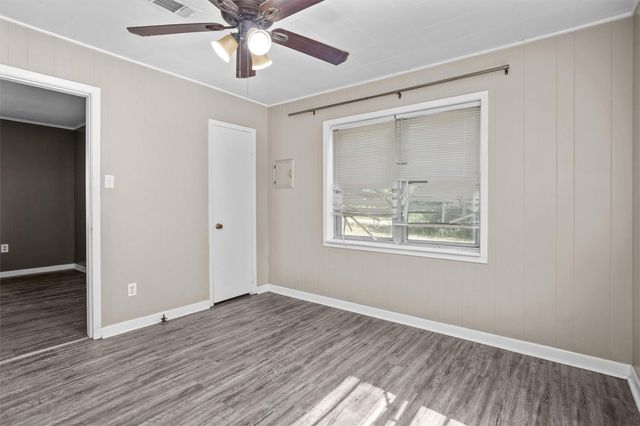 614 E Spruce Street, Huntington, TX 75949