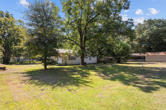 614 E Spruce Street, Huntington, TX 75949