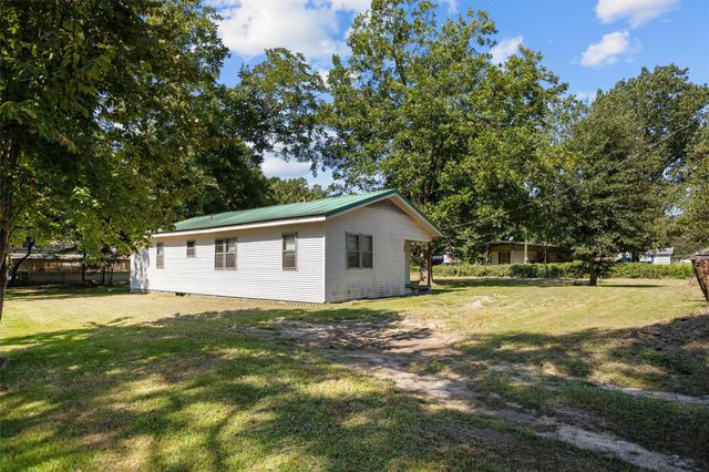 614 E Spruce Street, Huntington, TX 75949