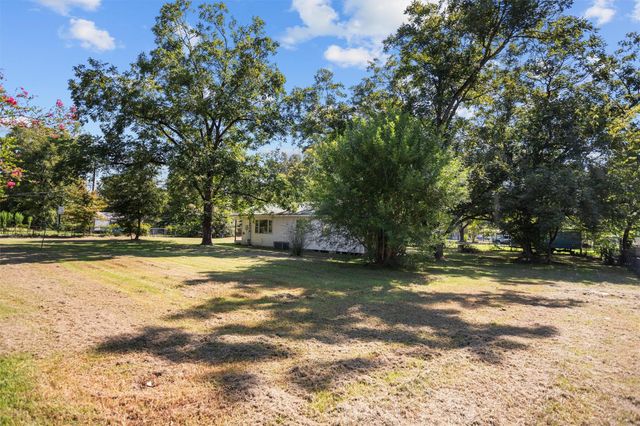 614 E Spruce Street, Huntington, TX 75949