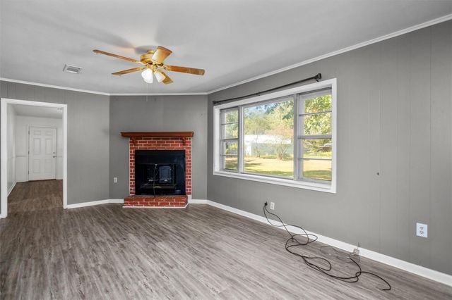 614 E Spruce Street, Huntington, TX 75949