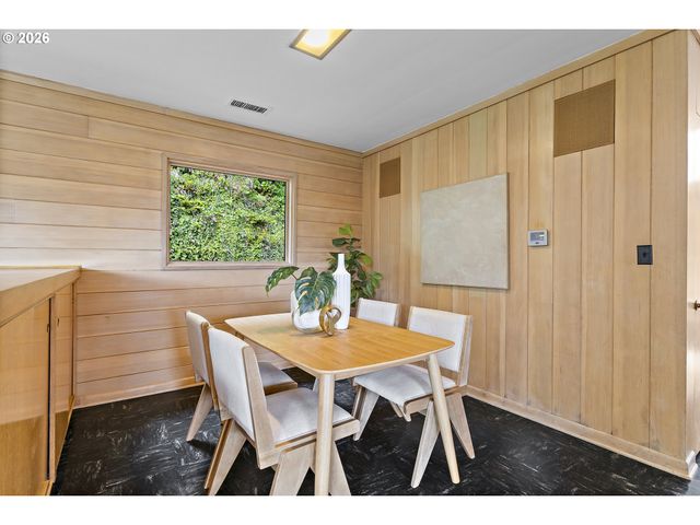 1350 S CAREY Ln, Portland, OR 97219